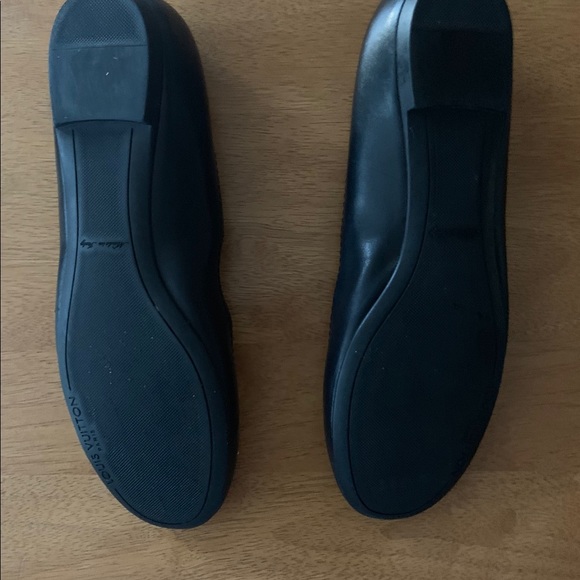 LOUIS VUITTON
 Balerina shoes - Picture 3 of 8
